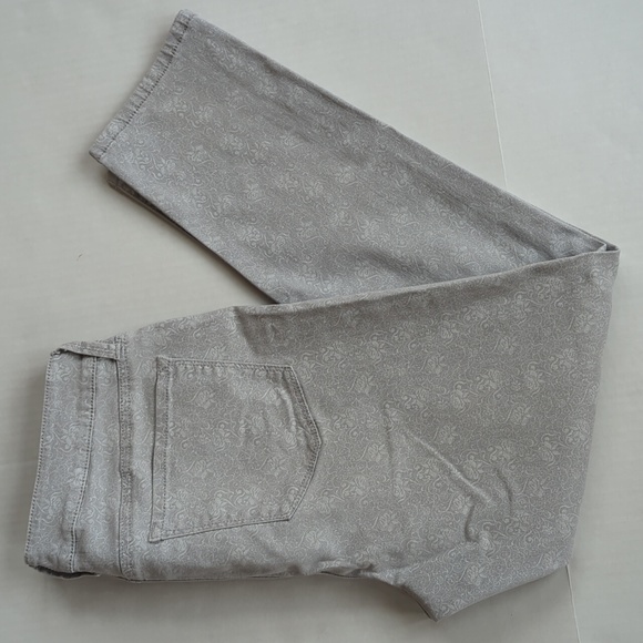 NYDJ Floral Lift Tuck Technology Ankle Jeans 12 Gray Pattern - Picture 6 of 15